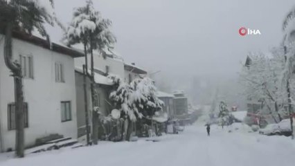 Denizli güne karla uyandı