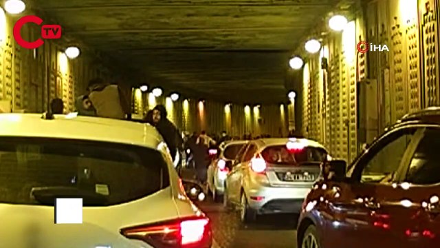 Asker eğlencesinde alt geçidi trafiğe kapattılar
