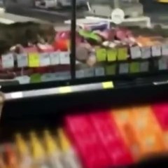 Markete giren kedi şarküterideki tüm kavurmaları yedi