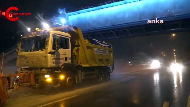 Başkent Ankara kar yağışına teslim: Mansur Yavaş uyardı