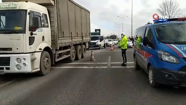 Kamyonet devrildi, Bursa-İstanbul yolunda kilometrelerce araç kuyruğu oluştu