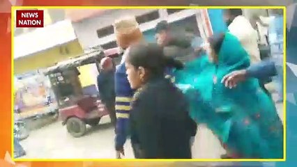 Tải video: Ballia News | Uttar Pradesh Ballia District | UP में भीड़ ने पुलिस को पीटा