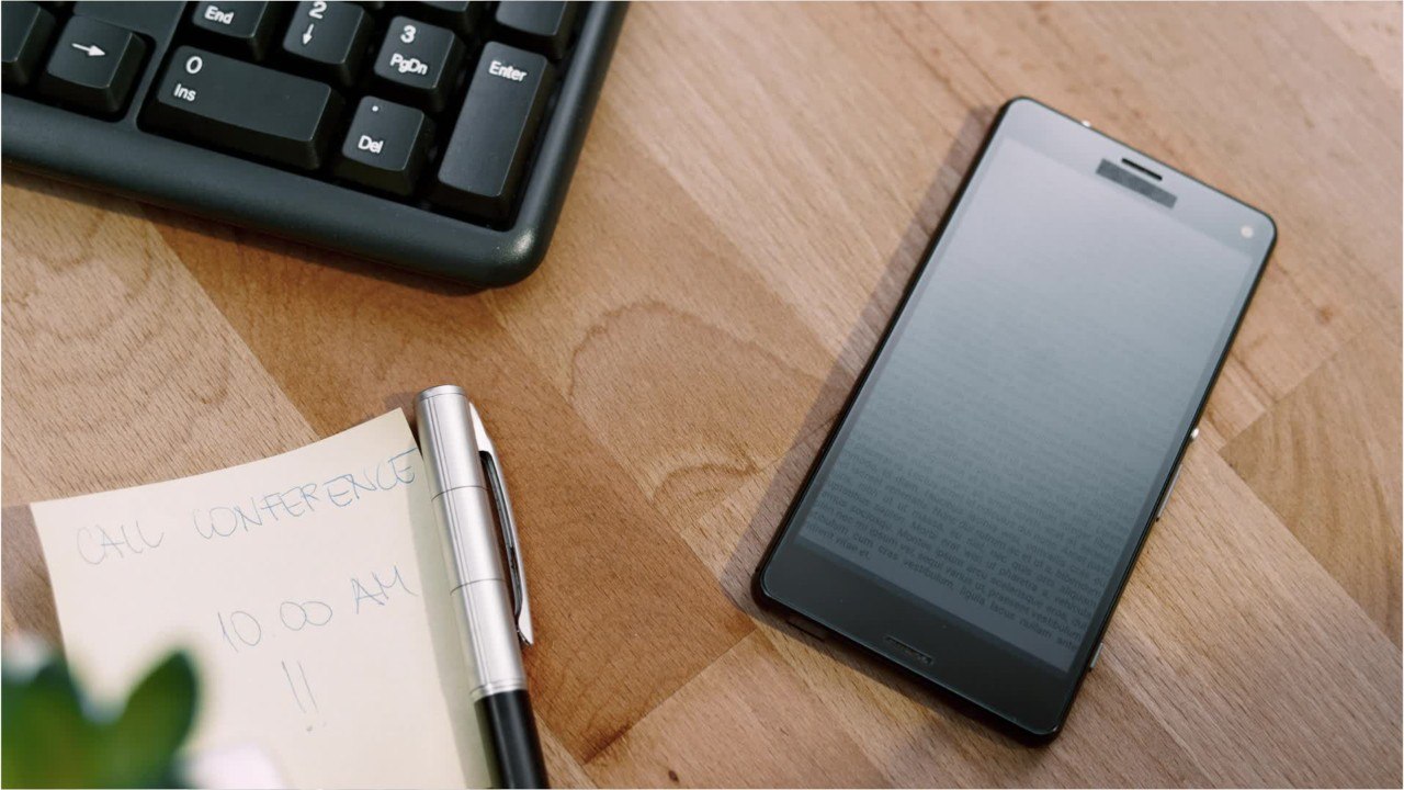 Handy ins Wasser gefallen? So kann die Rettung gelingen