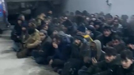 Kamyon kasasından 174 kaçak göçmen çıktı!