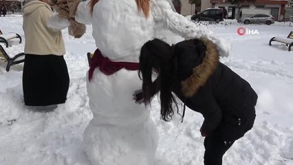 Esnaf kardan gelin yaptı, vatandaş fotoğraf için sıraya girdi