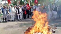 किसानों ने मनाया विश्वासघात दिवस,  पीएम मोदी का पुतला जलाया