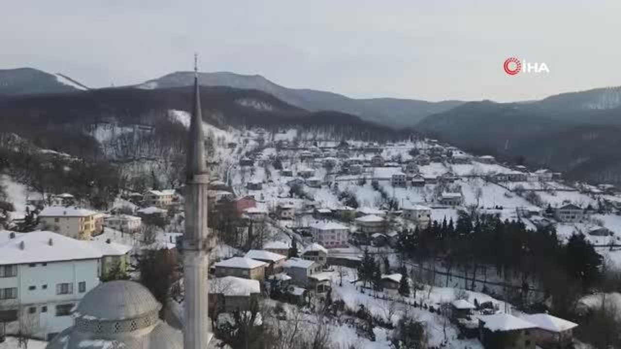 Karla kaplanan köylerde hayran bırakan kış güzelliği