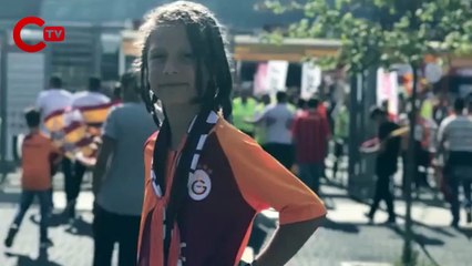 Oğuz Arda Sel'in annesi Mısra Öz'den 'Gomis' paylaşımı