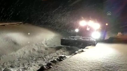 Sağlık ekipleri hasta kadını hastaneye ulaştırmak için seferber oldu