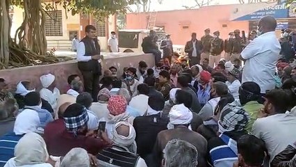 रामलाल शर्मा के साथ ग्रामीणों ने दिया धरना, जानने के लिए देखें वीडियो...