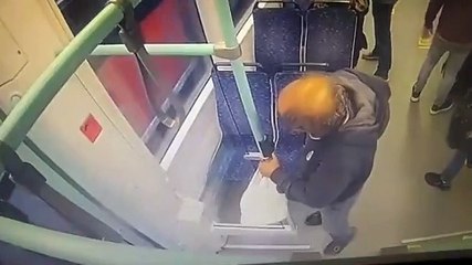 'Boji tramvaya kaka yaptı' iddiası! Akıl almaz görüntüler