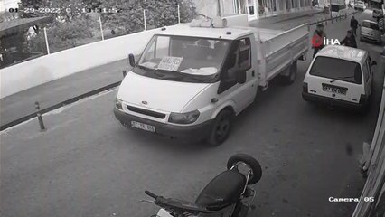 Böyle yüzsüz hırsız görülmedi, nakliyeci kiralayıp komşuya hamallık yaptırdı