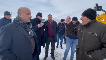 Yolu kapalı vatandaşa ‘hangi partiye oy verdiniz?’ diye soruyorlar!