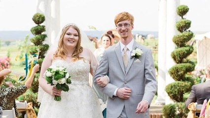 Ils choisissent leurs grand-mères comme demoiselles d'honneur à leur mariage... Leur réaction est très touchante !