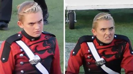 Anna Eberhart: Vous ne pourrez jamais être aussi passionnée que cette fille claviériste !