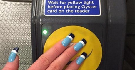 Une étudiante londonienne invente une manucure révolutionnaire qui permet de prendre le métro
