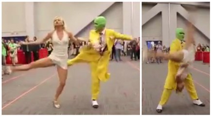 Un couple cosplayers réinterprète la mythique chorographie du film "The Mask"