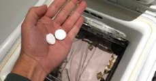 Mettre un sachet d'aspirine dans sa machine à laver permet d'obtenir un linge plus blanc