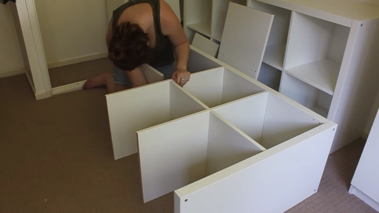 Cette femme réalise un sommier avec de simples étagères Ikea