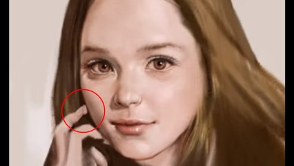Un artiste dessine le vieillissement du visage d'une femme en timelapse. Une vidéo envoûtante