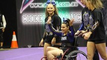 Cette cheerleader en fauteuil roulant remporte la compétition