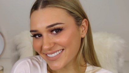 Cette Youtubeuse réalise tout son maquillage avec du gloss !
