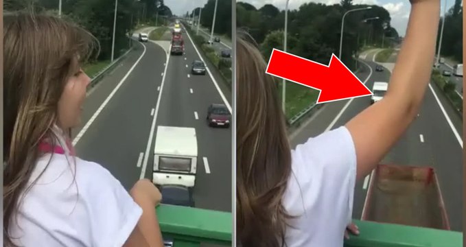 Elle fait signe aux camions de klaxonner mais ne s'attendait pas du tout à ça