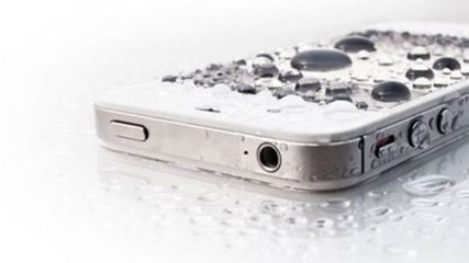 Comment réparer un smartphone une fois qu'il est tombé dans l'eau ?