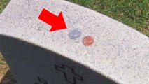 Si vous voyez des pièces de monnaie déposées sur une pierre tombale, ne les touchez surtout pas !