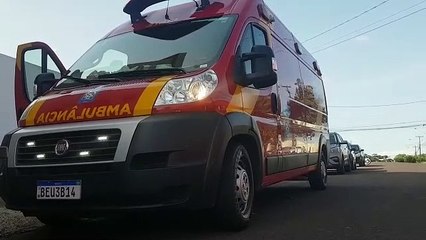 Mulher sofre queda dentro de casa e machuca joelho e quadril
