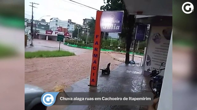 Chuva alaga ruas em Cachoeiro de Itapemirim
