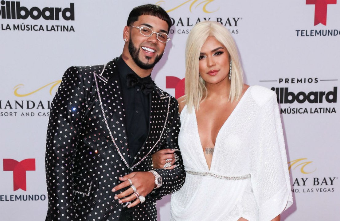 Anuel dice adiós a su gigantesco tatuaje de Karol G tras comprometerse con Yailin