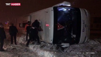 Tokat'ta yolcu otobüsü devrildi: 13 yaralı
