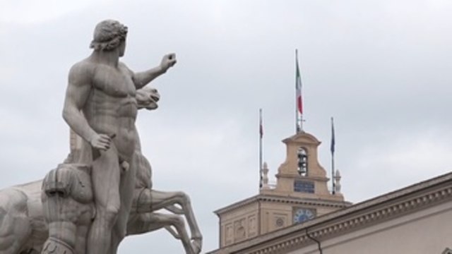 Draghi retoma el timón de Italia con las aguas de la política revueltas