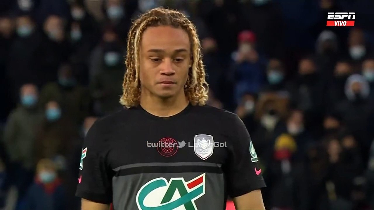 El fallo de Xavi Simons en la tanda de penales de la Copa de Francia / Twitter