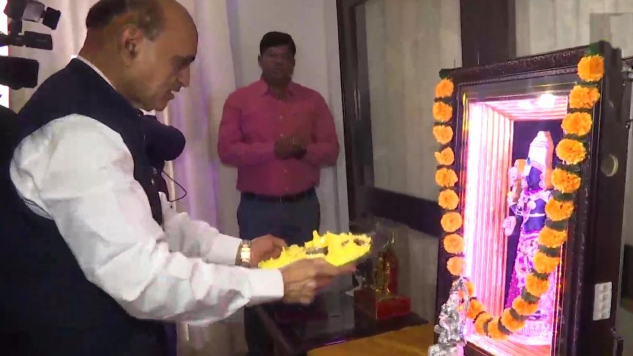 Minister Bhagwat Karad offered prayers ahead of Budget 2022