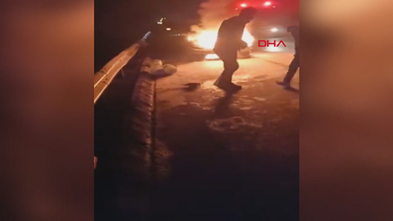 TEM Otoyolu'nda seyir halindeki otomobil alev topuna döndü