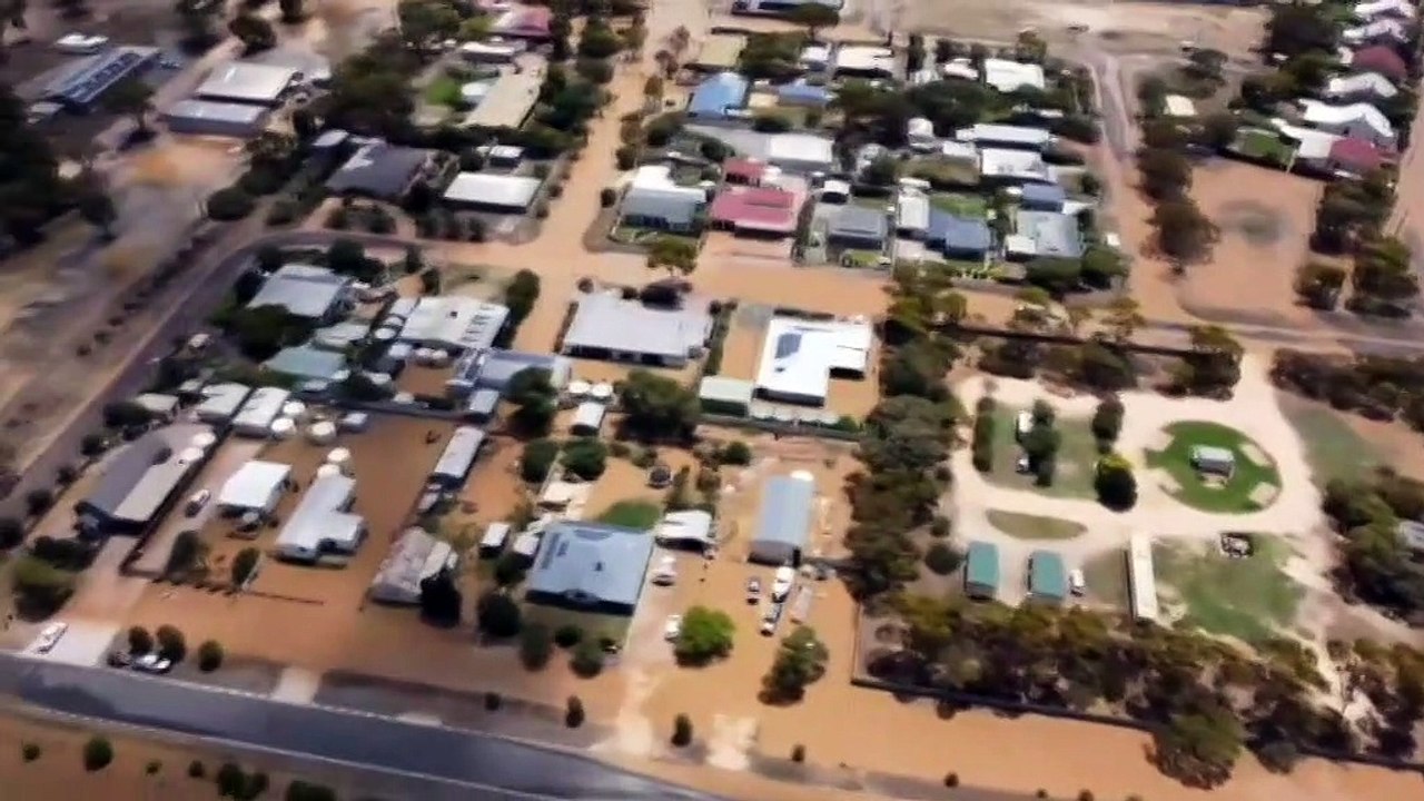 Planes headed to SA outback after roads and rail damage