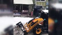 Aladağ'da kardan kapanan yolları açma çalışmaları devam ediyor