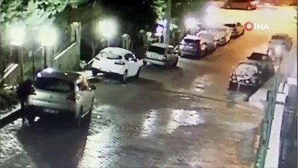 Bursa’da aracının el frenini çekmeyi unuttu! Rampa aşağıya giden aracı tutarak durdurdu