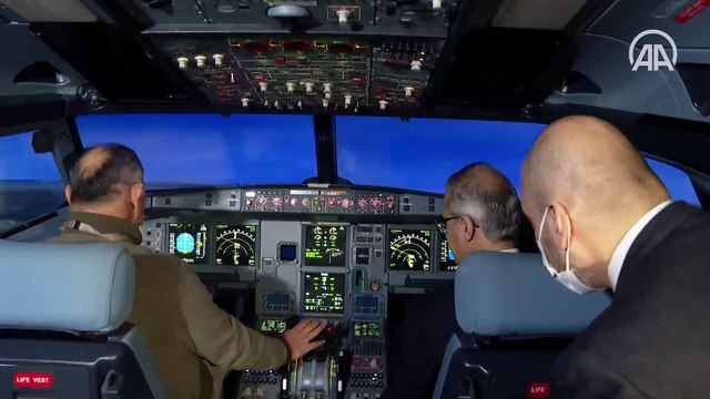 Savunma Sanayii Başkanı Demir, HAVELSAN'ın Airbus A320neo simülatörünü test etti