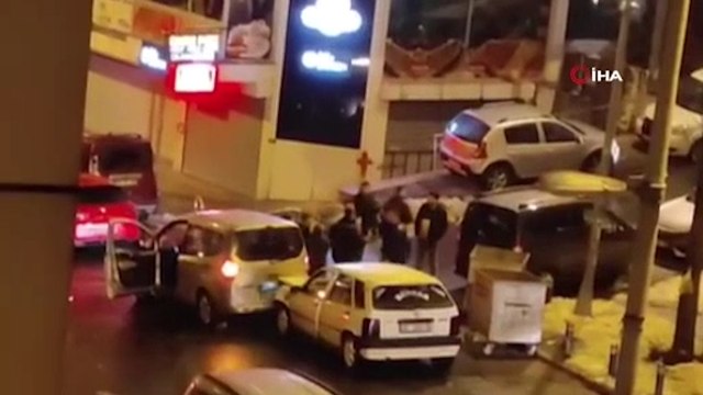 Önce kendi aralarında tartıştılar sonra başka sürücüyü darp ettiler