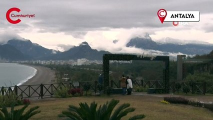 Antalya’da bulutlar Toroslar'ın eteğine kadar indi, kartpostallık görüntüler oluştu