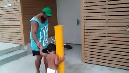 Un skateboarder de 2 ans montre de quoi il est capable