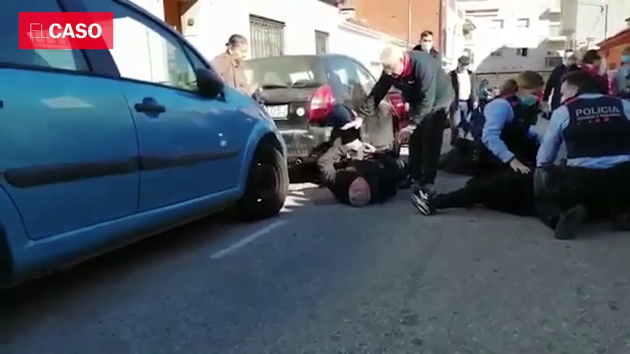 Una baralla veïnal que acaba en tragèdia: una parella de Sant Feliu apunyalada a plena llum del dia