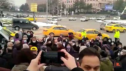 Eğitimcilerin Meclis önündeki eylemine polis müdahalesi