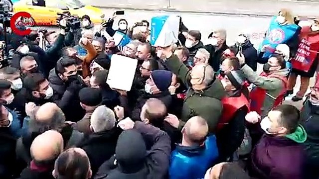 Meclis önünde eğitimcilere polis müdahalesi