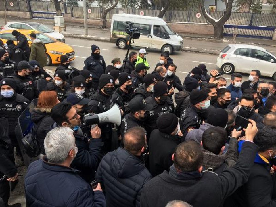 Eğitim İş üyelerinin TBMM önünde basın açıklamasına izin verilmedi