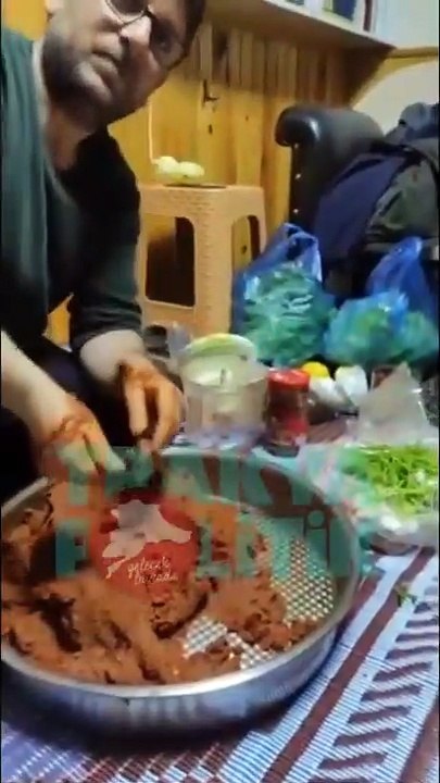 Türkiye bu görüntüleri tartışıyor! Camide türkülü eğlence görüntüleri çıktı