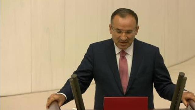 Adalet Bakanı Bekir Bozdağ resmen göreve başladı! AK Parti'nin Meclis'teki sandalye sayısı 285'e düştü